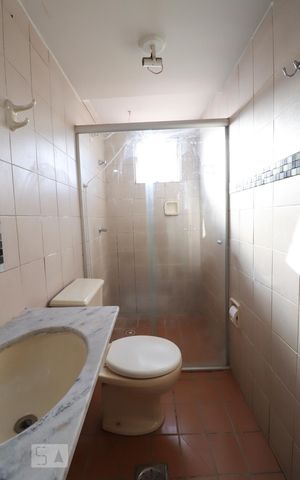 Apartamento à venda com 65m², 2 quartos e sem vaga Apartamento à venda com 65m², 2 quartos e sem vagaBanheiro