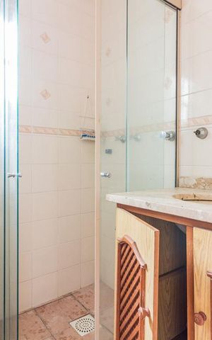Casa à venda com 460m², 4 quartos e 4 vagas Casa à venda com 460m², 4 quartos e 4 vagasBanheiro Social