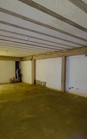 Casa à venda com 279m², 4 quartos e 4 vagas Casa à venda com 279m², 4 quartos e 4 vagasGaragem