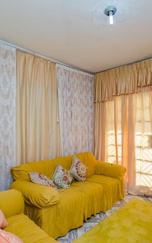 Casa à venda com 279m², 4 quartos e 4 vagas Casa à venda com 279m², 4 quartos e 4 vagasSala
