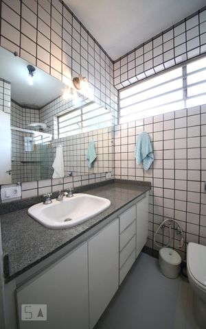 Casa para alugar com 280m², 4 quartos e 3 vagasBanheiro 