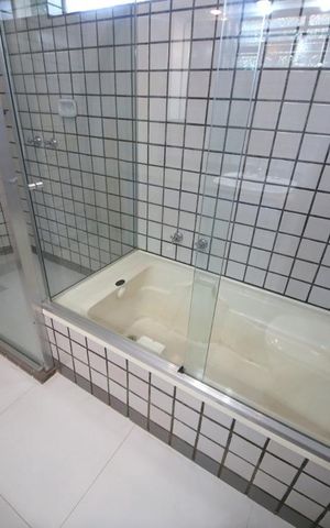 Casa para alugar com 280m², 4 quartos e 3 vagasSuíte 1 - Banheiro