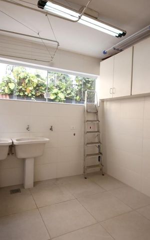 Casa para alugar com 280m², 4 quartos e 3 vagasÁrea de Serviço