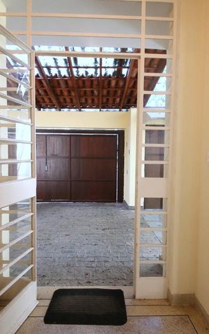 Casa para alugar com 280m², 4 quartos e 3 vagasSala -- Garagem