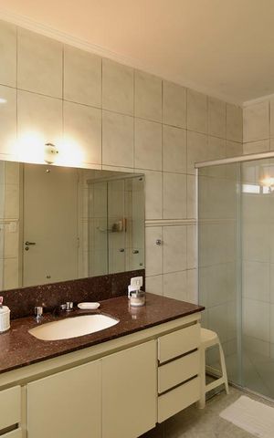 Apartamento para alugar com 327m², 5 quartos e 2 vagasBanheiro da suite