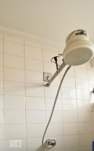 Apartamento para alugar com 327m², 5 quartos e 2 vagasBanheiro de serviço - chuveiro