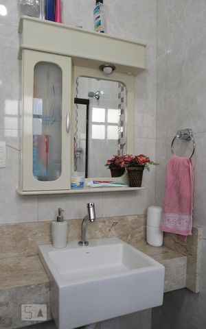 Casa à venda com 150m², 3 quartos e 3 vagasBanheiro entre Quarto 2 e 3 - espelho