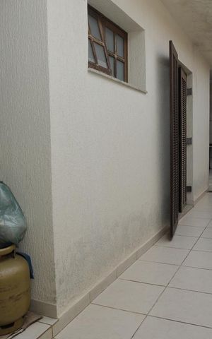 Casa à venda com 150m², 3 quartos e 3 vagasCorredor externo