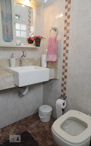 Casa à venda com 150m², 3 quartos e 3 vagasBanheiro entre Quarto 2 e 3