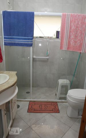 Casa à venda com 150m², 3 quartos e 3 vagasBanheiro do Quarto 1