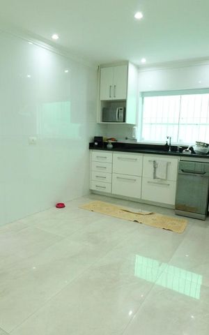 Casa à venda com 135m², 3 quartos e 2 vagasCozinha