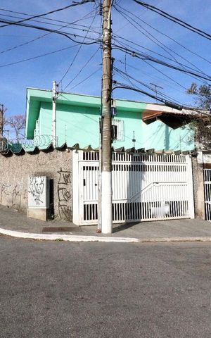 Casa à venda com 135m², 3 quartos e 2 vagasFachada