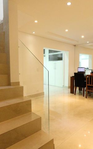 Casa à venda com 135m², 3 quartos e 2 vagasSala