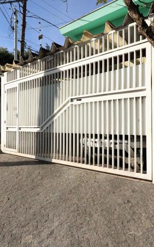 Casa à venda com 135m², 3 quartos e 2 vagasFachada
