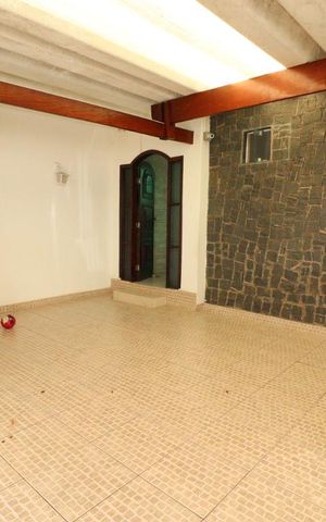 Casa à venda com 135m², 3 quartos e 2 vagasÁrea Externa