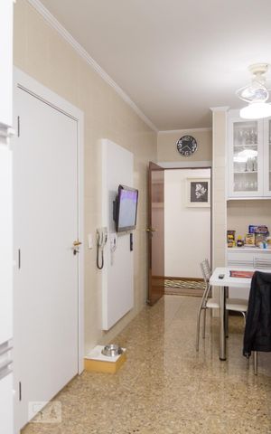 Apartamento à venda com 240m², 4 quartos e 3 vagas Apartamento à venda com 240m², 4 quartos e 3 vagasCozinha