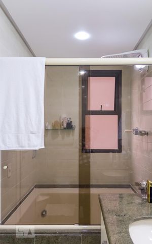 Apartamento à venda com 240m², 4 quartos e 3 vagas Apartamento à venda com 240m², 4 quartos e 3 vagasBanheiro do Quarto 2