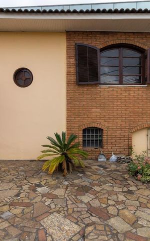 Casa para alugar com 210m², 2 quartos e 2 vagas Casa para alugar com 210m², 2 quartos e 2 vagasFachada