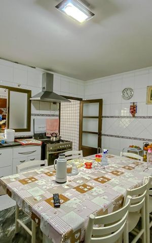Casa à venda com 190m², 4 quartos e 2 vagasCozinha