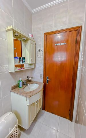 Casa à venda com 190m², 4 quartos e 2 vagasBanheiro