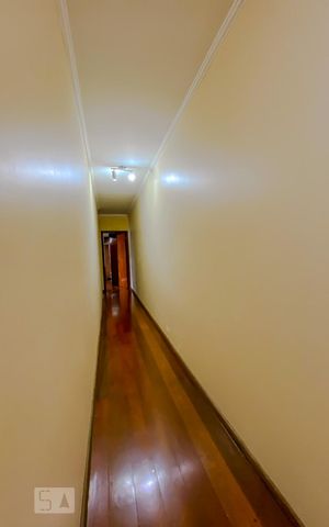 Casa à venda com 190m², 4 quartos e 2 vagasCorredor