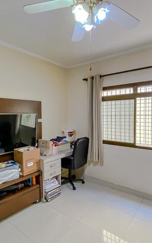 Casa à venda com 190m², 4 quartos e 2 vagasEscritorio