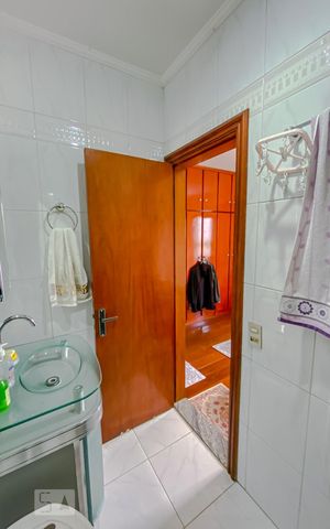 Casa à venda com 190m², 4 quartos e 2 vagasBanheiro da Suite