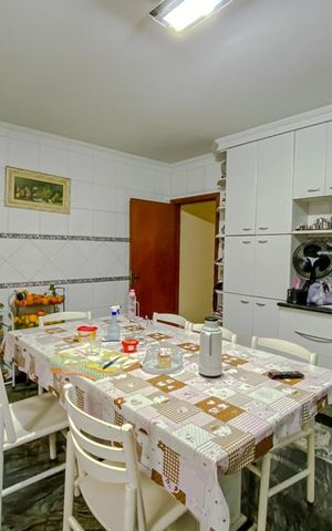 Casa à venda com 190m², 4 quartos e 2 vagasCozinha