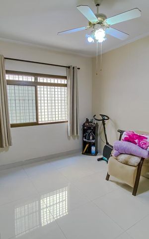 Casa à venda com 190m², 4 quartos e 2 vagasEscritorio