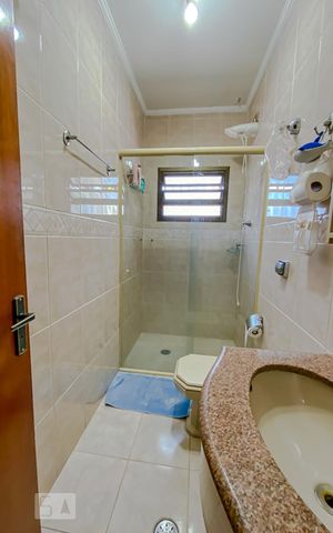 Casa à venda com 190m², 4 quartos e 2 vagasBanheiro