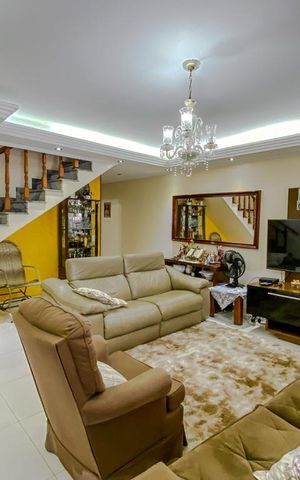 Casa à venda com 190m², 4 quartos e 2 vagasSala