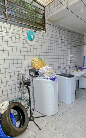 Casa à venda com 190m², 4 quartos e 2 vagasLavanderia