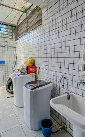 Casa à venda com 190m², 4 quartos e 2 vagasLavanderia