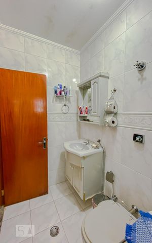 Casa à venda com 190m², 4 quartos e 2 vagasBanheiro da Suite 2