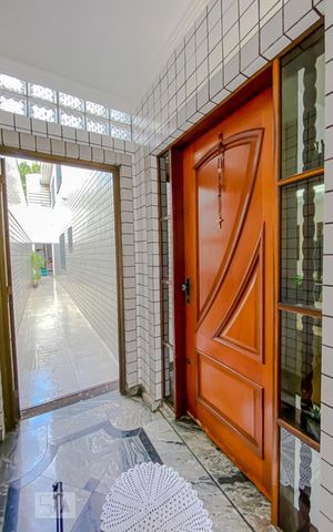 Casa à venda com 190m², 4 quartos e 2 vagasEntrada