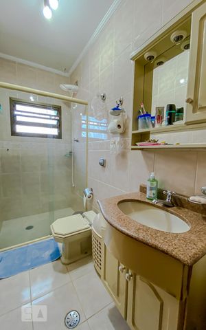 Casa à venda com 190m², 4 quartos e 2 vagasBanheiro