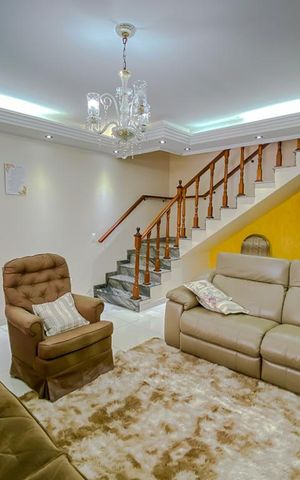 Casa à venda com 190m², 4 quartos e 2 vagasSala