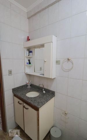 Casa à venda com 225m², 3 quartos e 2 vagas Casa à venda com 225m², 3 quartos e 2 vagasBanheiro
