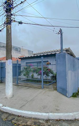 Casa à venda com 120m², 2 quartos e 4 vagasFachada