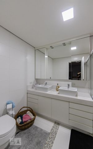 Apartamento para alugar com 140m², 3 quartos e 2 vagas Apartamento para alugar com 140m², 3 quartos e 2 vagasBanheiro da Suite