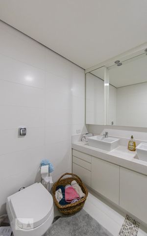 Apartamento para alugar com 140m², 3 quartos e 2 vagas Apartamento para alugar com 140m², 3 quartos e 2 vagasBanheiro da Suite
