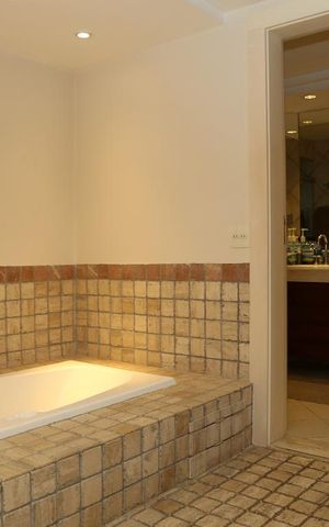 Apartamento à venda com 302m², 3 quartos e 4 vagasBanheira