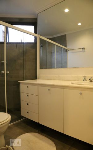 Apartamento à venda com 302m², 3 quartos e 4 vagasBanheiro da Suíte 1