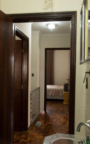Casa à venda com 300m², 4 quartos e 2 vagasBanheiro
