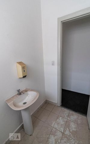 Casa à venda com 500m², 5 quartos e sem vaga2o. Andar - Banheiro 1