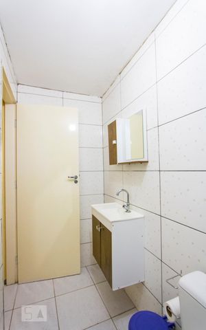 Casa à venda com 100m², 3 quartos e 2 vagas Casa à venda com 100m², 3 quartos e 2 vagasEdícula - Banheiro 2