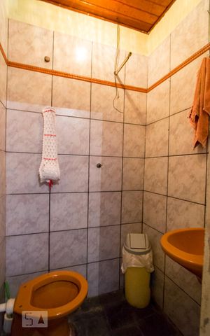 Casa à venda com 100m², 3 quartos e 2 vagas Casa à venda com 100m², 3 quartos e 2 vagasBanheiro de Serviço