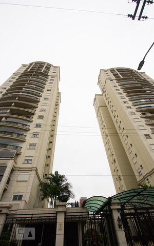 Apartamento à venda com 99m², 3 quartos e 2 vagasFachada