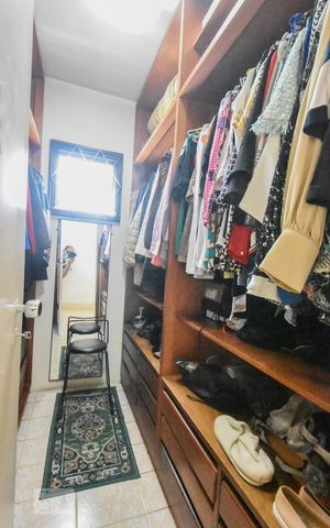Casa à venda com 190m², 4 quartos e 2 vagasCloset Suíte 01