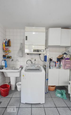 Casa à venda com 190m², 4 quartos e 2 vagasLavanderia